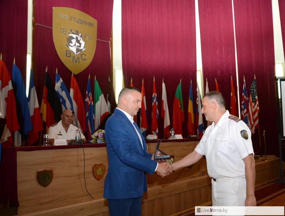 Кметът Иван Портних награди военнослужещи по повод празника на ВМС