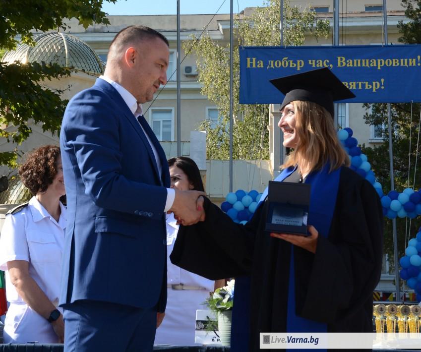 Кметът Иван Портних награди отличници от випуск 2023 на ВВМУ „Н. Вапцаров“