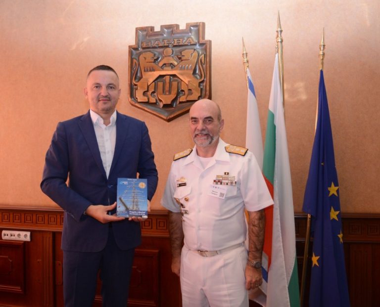 Кметът Иван Портних се срещна с висш офицер от ВМС на Аржентина