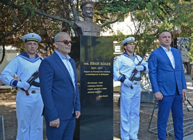 Почетоха паметта на генерал Колев с поставяне на бюст-паметник