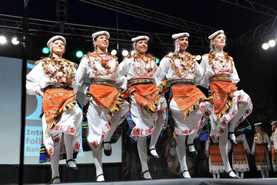 Община Варна организира Коледни фолклорни концерти