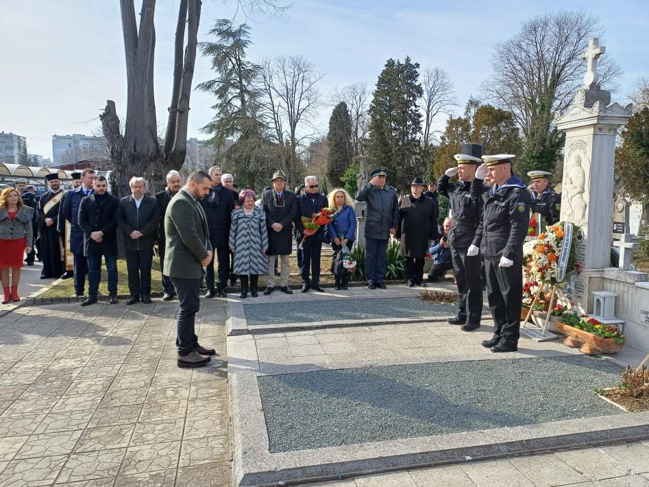 Заместник-кметът Илия Коев почете паметта на Капитан Петко войвода по случай 124-aта годишнина от кончината му