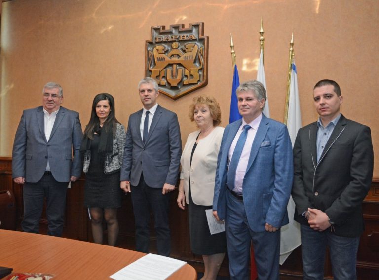 Кметът Благомир Коцев подписа споразумение за увеличение на заплатите в градския транспорт