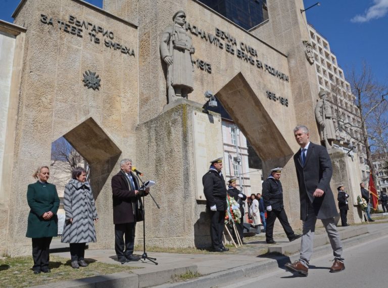 Кметът Благомир Коцев положи венец по повод 111-годишнината от превземането на Одрин