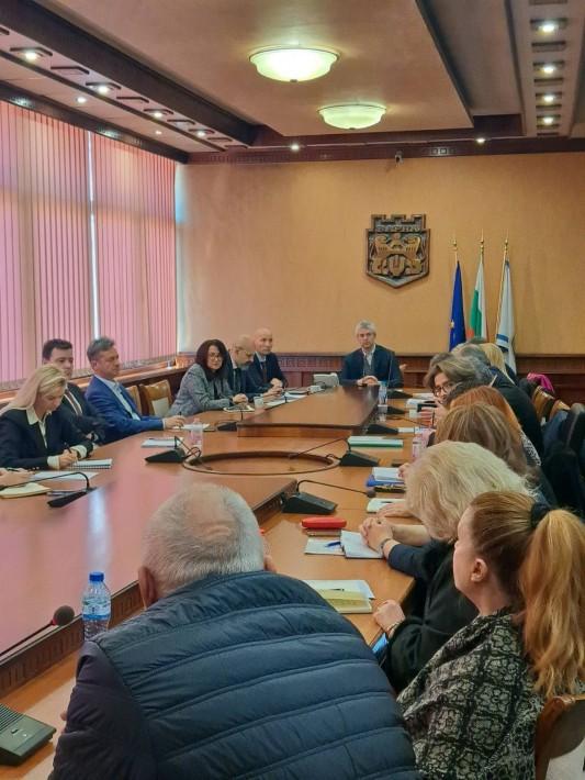 Кметът Благомир Коцев нареди подмяна на неработещото осветление в Морската градина и центъра