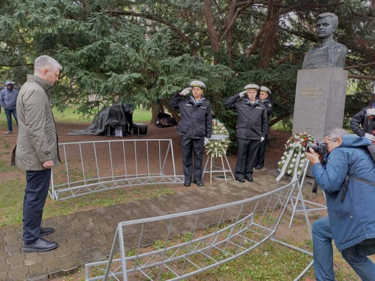 Кметът Благомир Коцев положи цветя пред паметника на Георги Бенковски по повод 148 години от Априлското въстание
