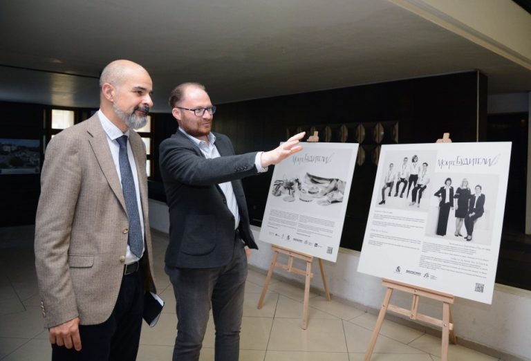 Заместник-кметът Павел Попов участва в откриването на изложба с фотографии на българските олимпийци по природни науки
