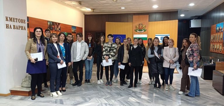 Експерти запознаха студенти с разнообразието на социални услуги, които предлага Община Варна