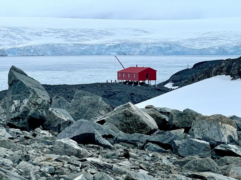 Изложбата „Ледовете на Антарктика” ще бъде открита на входа на Морската градина