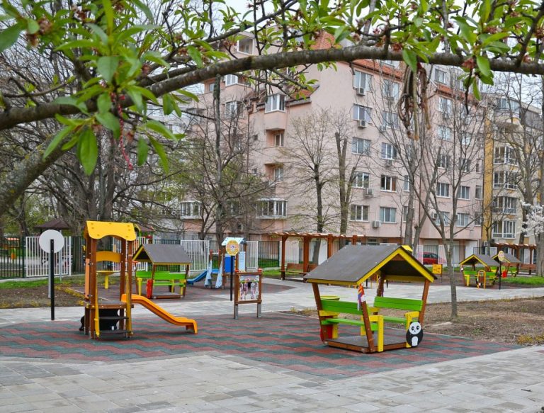 858 свободни места са обявени за първото класиране в детските ясли във Варна
