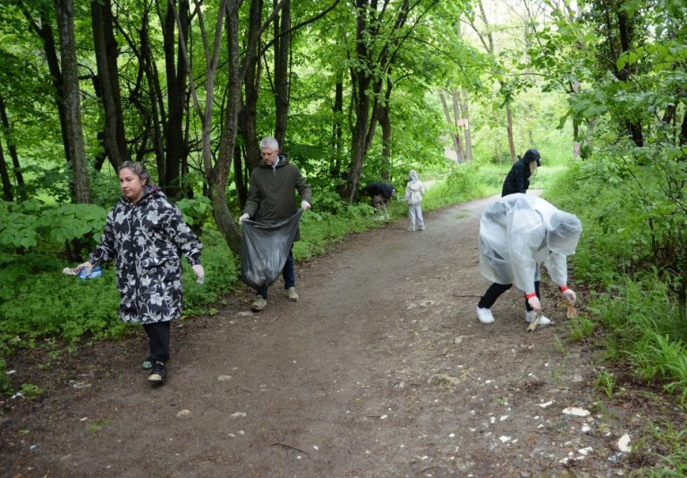 Пролетно почистване се проведе във Варна въпреки дъждовното време