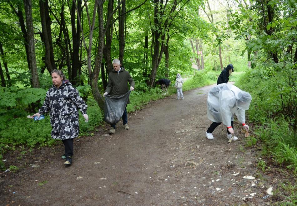 Пролетно почистване се проведе във Варна въпреки дъждовното време