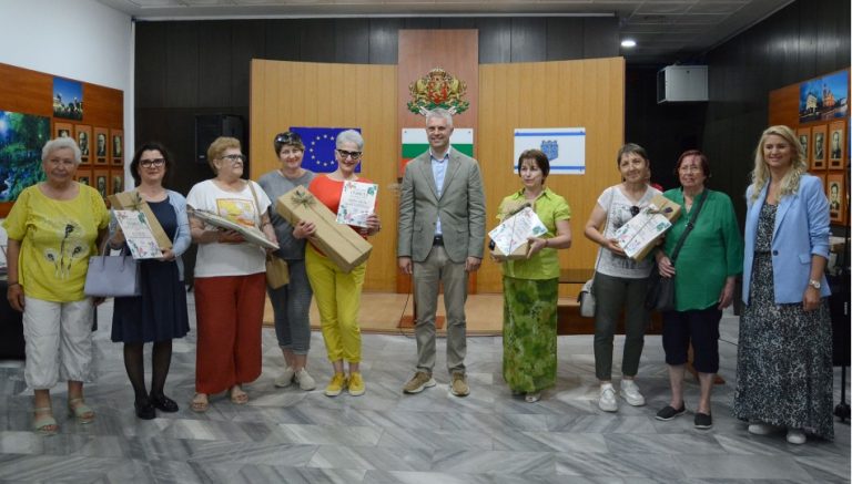 Кметът Благомир Коцев награди отличените в конкурса на Община Варна „Най-красиво поддържана градинка“