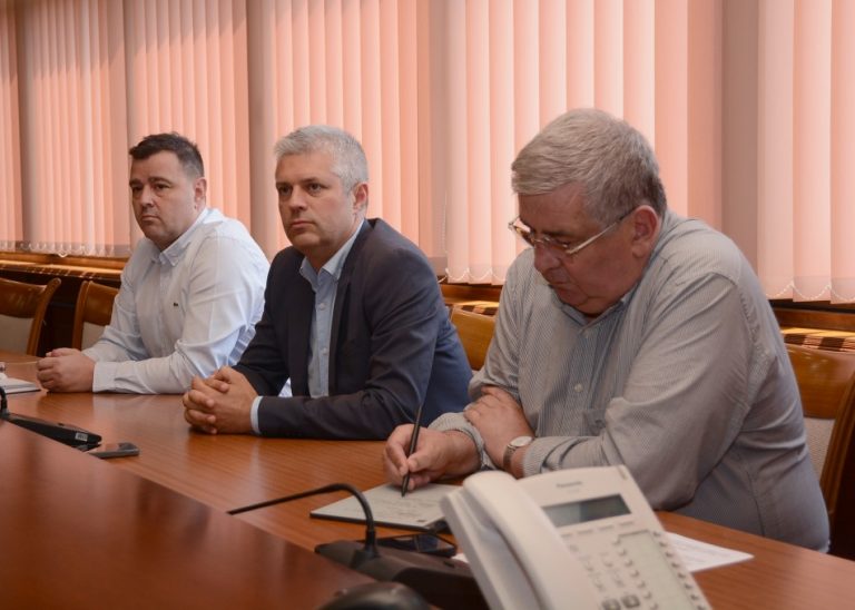 Община Варна и синдикатите се споразумяха за 200 лв. увеличение на заплатите на служителите в градския транспорт за вторите 6 месеца на 2025 г.