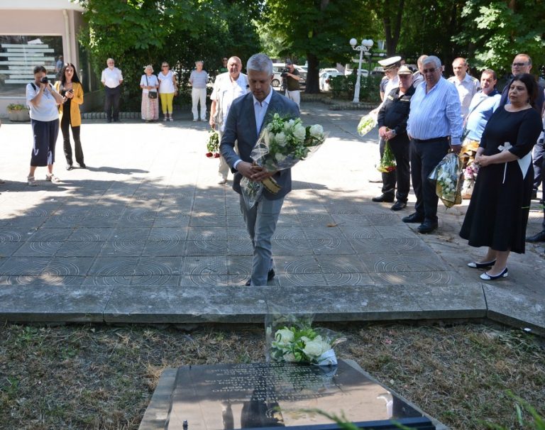 Отбелязваме 48 години от потушаването на пожара на танкера „Ерма“