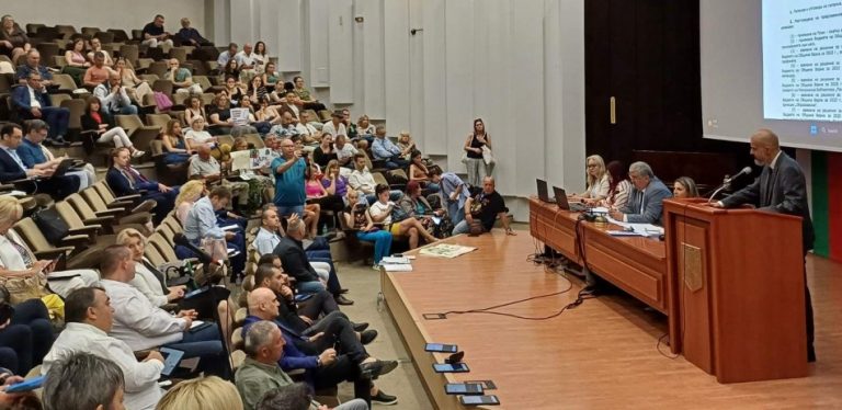 Варна прие бюджет от 857 млн. лева, приоритети – образование, пътища и чистота