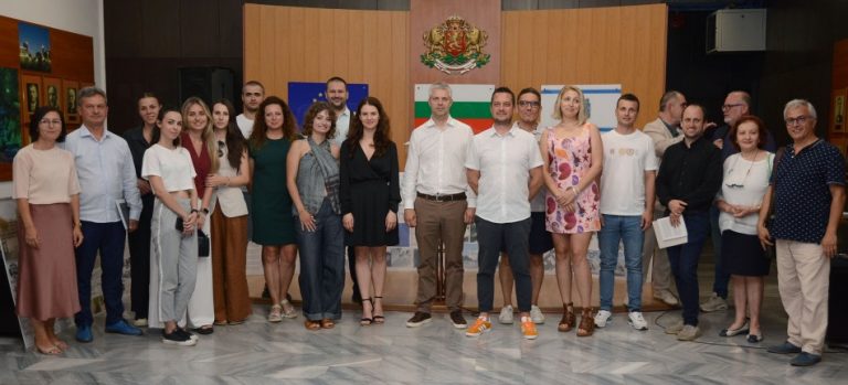 Кметът Благомир Коцев отличи най-добрите предложения от Уъркшопа „Отваряне на града към морето“