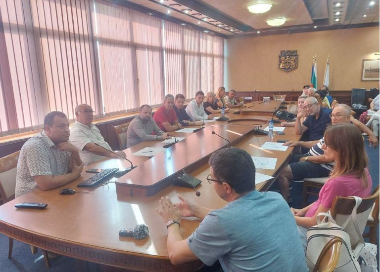 Представители на Община Варна и район „Аспарухово“ обсъдиха с граждани ремонта на пътя Варна – кв. „Галата“