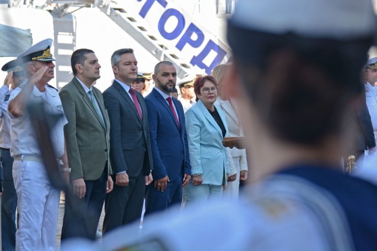 Зам.-кметът Илия Коев присъства на ритуала по присвояване на първо офицерско звание на курсантите от ВВМУ