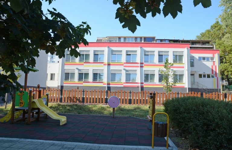 Две нови групи за целодневен престой са разкрити в новата пристройка към детска ясла №7 „Роза“