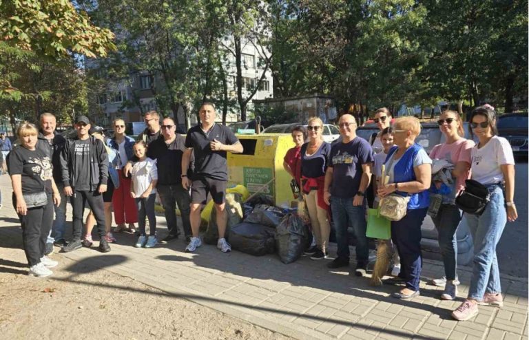 Служители на Община Варна се включиха в кампанията „Да изчистим България заедно“