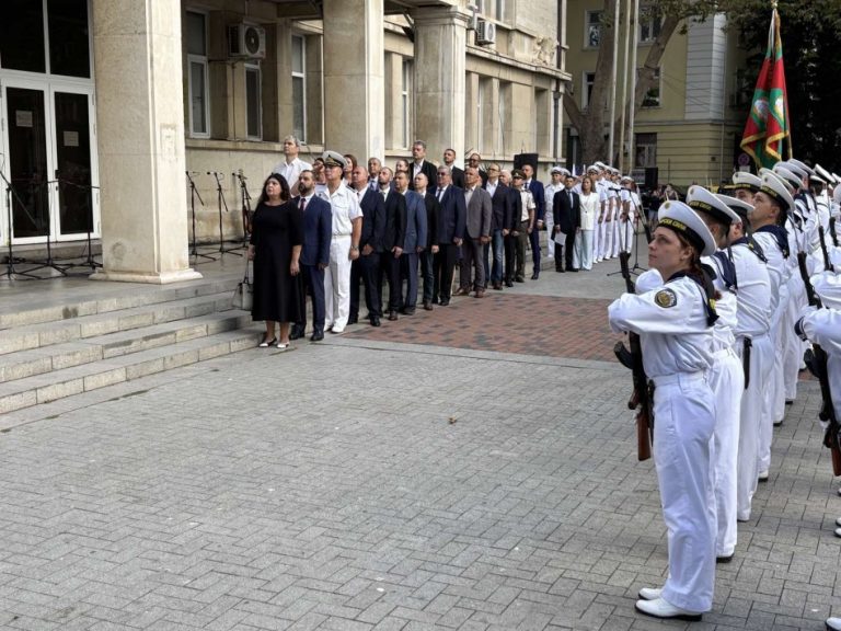 По стара традиция Варна отбеляза 117 години от Независимостта на България с тържествено честване и общоградско хоро