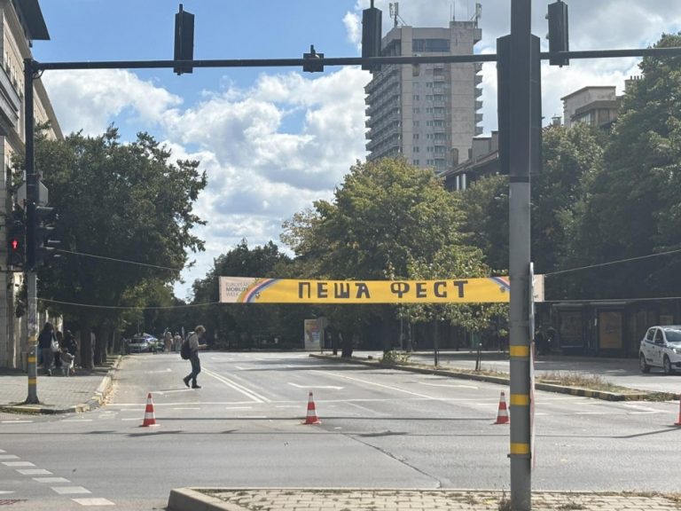 За „Пеша фест“ днес централната градска част на Варна се превърна в пешеходна зона