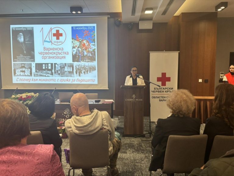 Зам.-кметът Снежана Апостолова участва в тържественото честване на 140- годишнината на Варненската червенокръстка организация