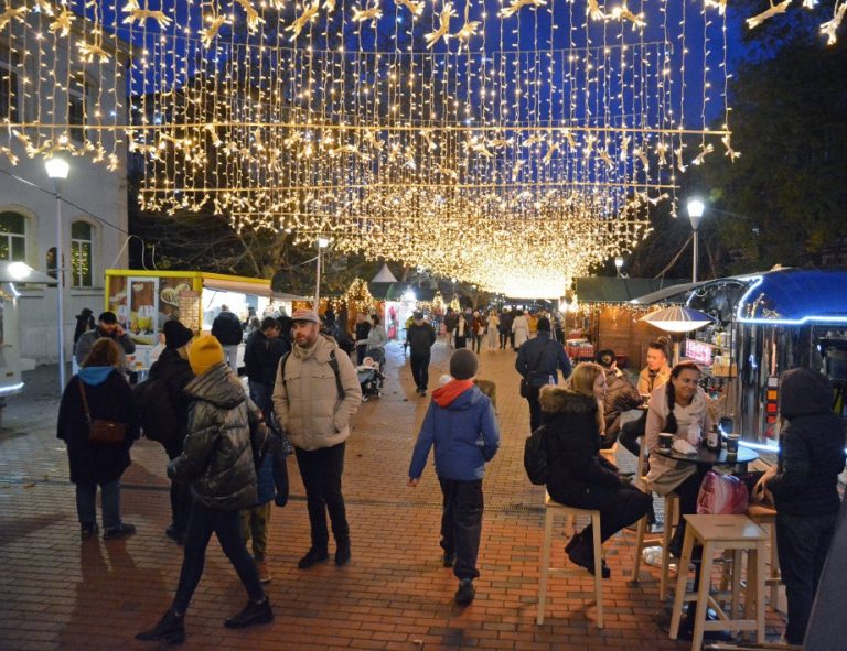 Община Варна приема заявления от юридически и физически лица за участие в коледните базари