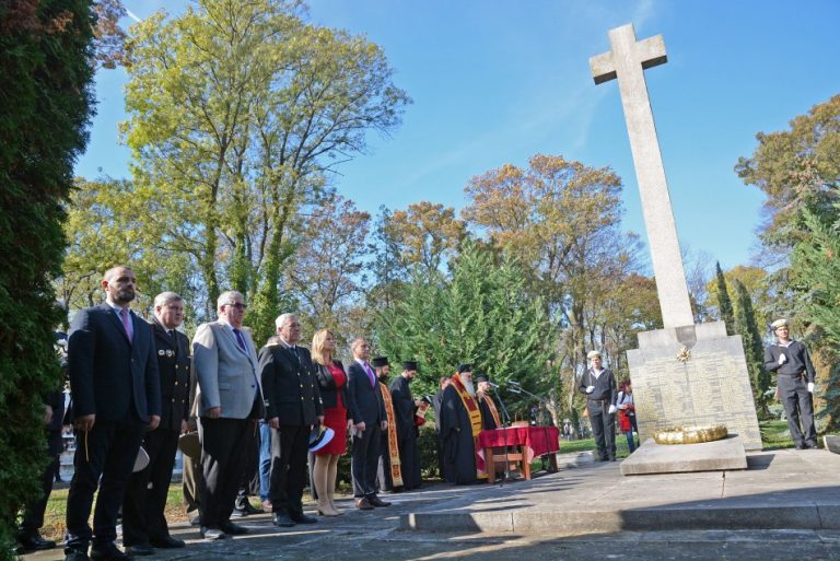 На Архангелова задушница Варна отдаде почит на загиналите български воини