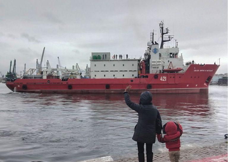 Научноизследователският кораб „Св. св. Кирил и Методий” беше изпратен с тържествена церемония на четвъртата си антарктическа експедиция