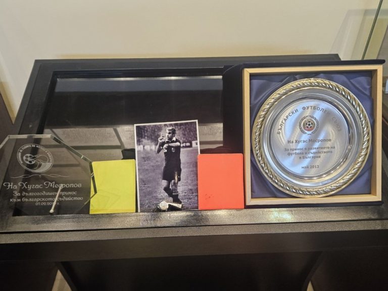 Наследниците на Хугас Месропов дариха експонати на спортната колекция на Община Варна