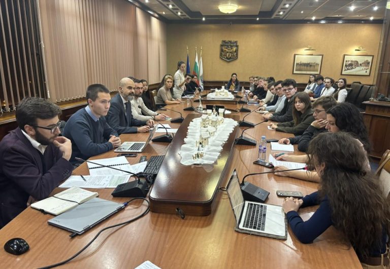 Проект на Стратегия за младежката политика и младите хора през 2026/2036 г. обсъдиха в Община Варна