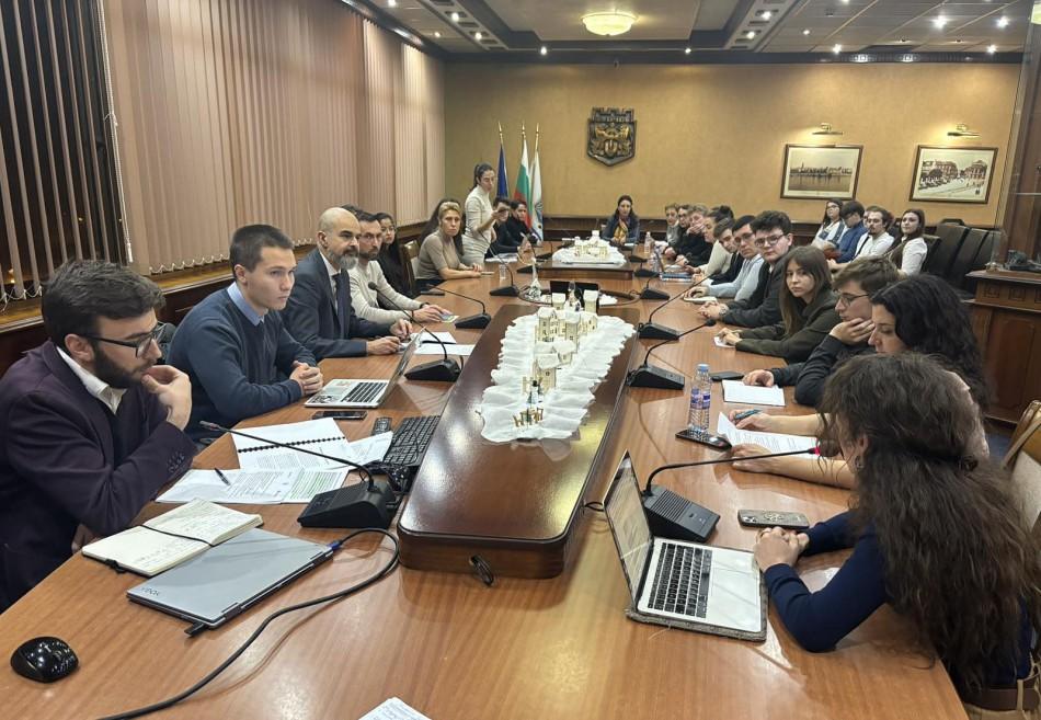 Проект на Стратегия за младежката политика и младите хора през 2026/2036 г. обсъдиха в Община Варна