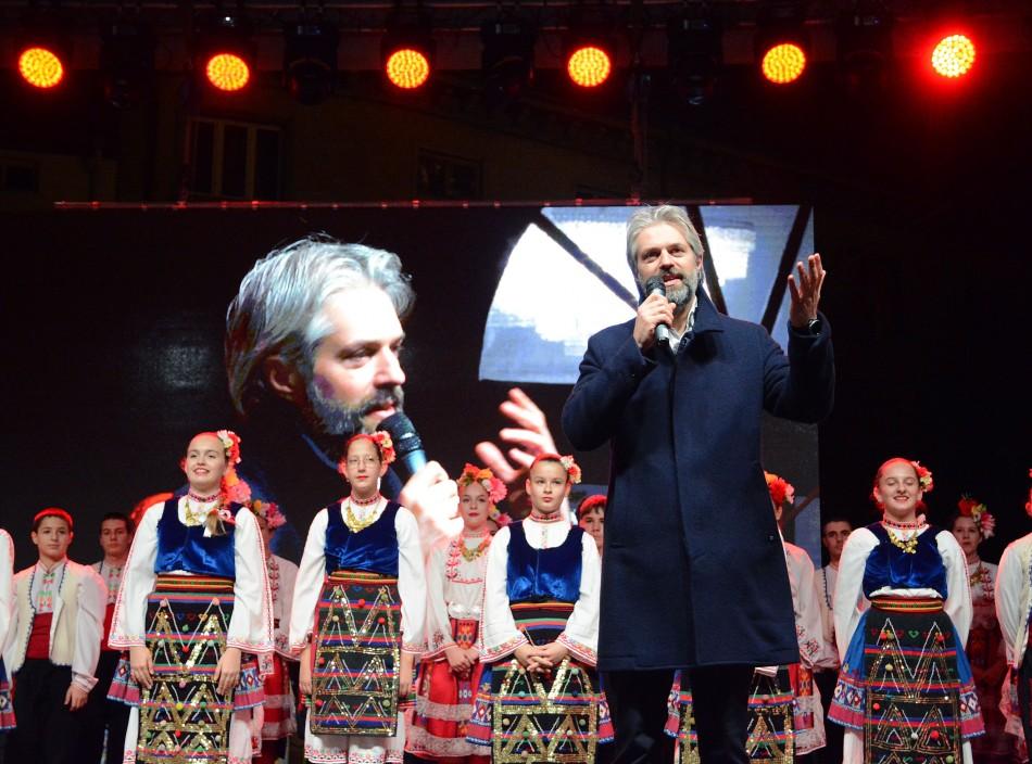 Градската елха във Варна грейна с тържествен концерт навръх Никулден