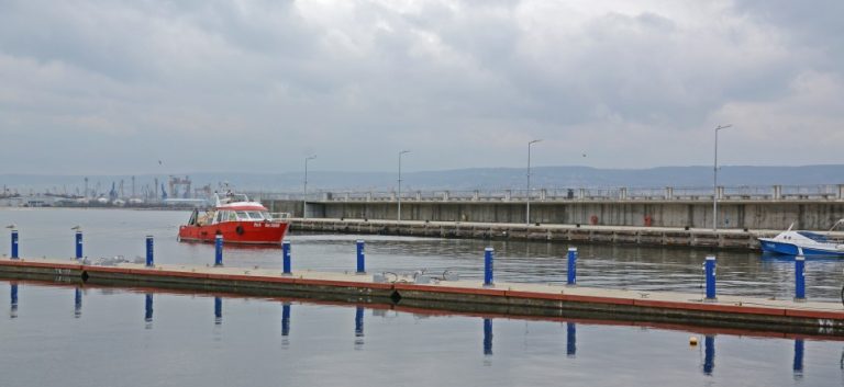 Рибарско пристанище „Карантината“ е изградено в условията на сериозни управленски грешки, констатира детайлен отчет