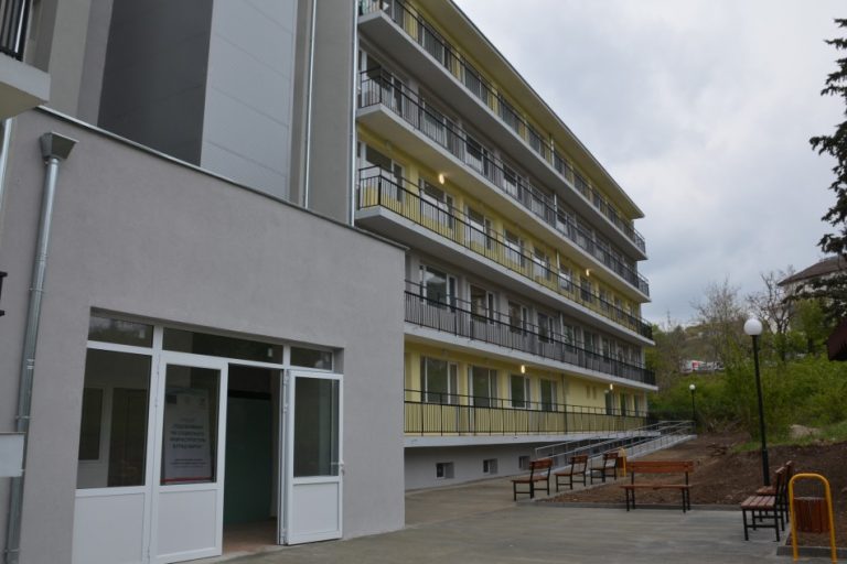 Служители на приюта за бездомни продължават вечерните обходи заради студа