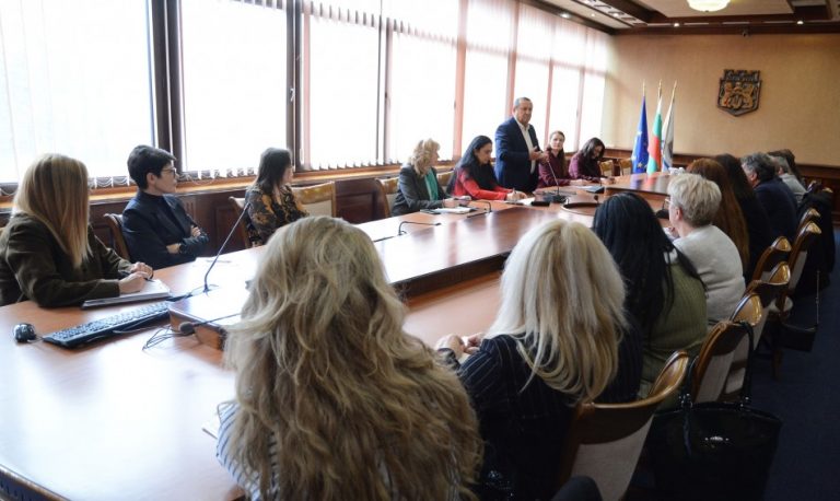 Община Варна е домакин на среща на министъра на труда и социалната политика Хасан Адемов с представители на териториалните структури