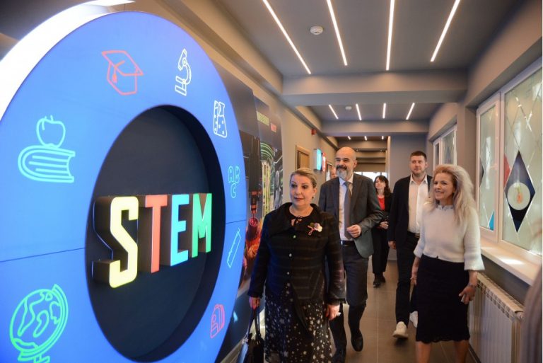 Заместник-кметът Павел Попов участва в откриването на нов STEM център в ПГТ „Проф. д-р Асен Златаров“