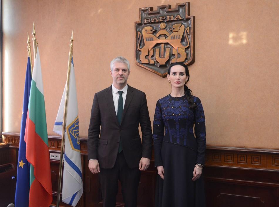 Кметът Благомир Коцев обсъди с посланика на Украйна Олеся Иласчук предстоящи съвместни културни прояви