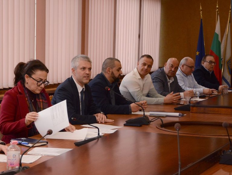 Кметът Благомир Коцев обсъди с представителите на туристическия бранш и на държавните институции предстоящия летен сезон