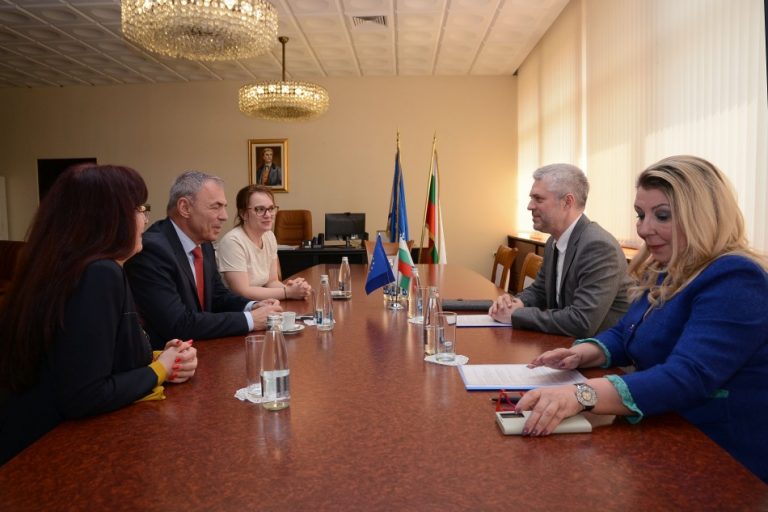 Кметът Благомир Коцев представи пред министъра на образованието проекта за нова база на МГ „Д-р Петър Берон“