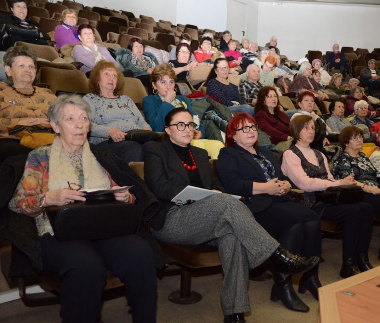 Заместник-кметът Снежана Апостолова участва в събрание на Съюза на пенсионерите – 2004