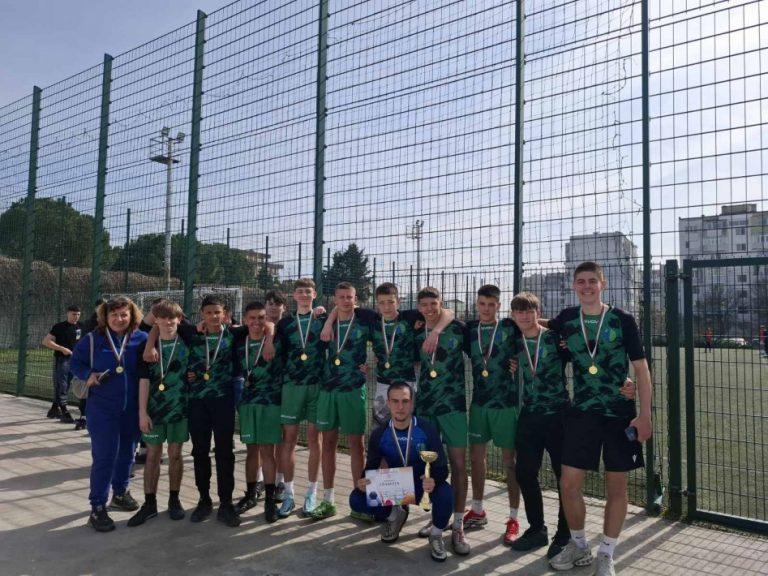 Отборът на V ГПЧЕ „Йоан Екзарх“ е победител по мини футбол за VIII-X клас в „Ученическа купа Варна 2026“