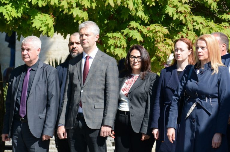 С водосвет и благославяне на бойните знамена Варна отбеляза Деня на храбростта и празника на Българската армия