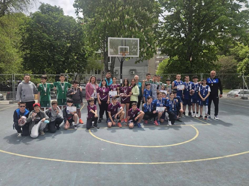 Ясни са победителите по стрийтбол за V-VII клас от „Ученическа купа Варна 2026“
