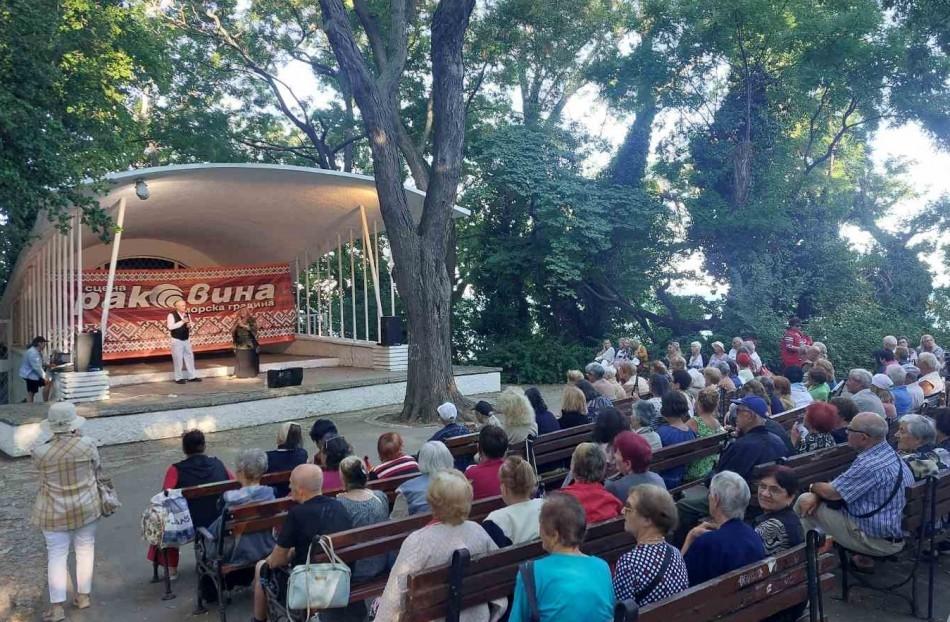 Богата програма от безплатни концерти на сцена „Раковина“ в Морската градина от 13 юни (събота)